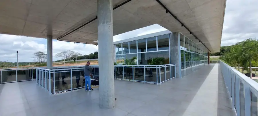 Estrutura de alumínio e envidraçamento — Vitrus